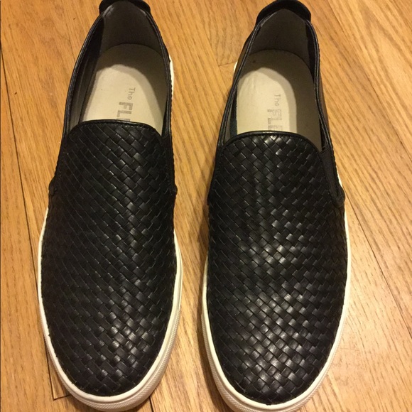 THE FLEXX Shoes - 🎉SALE🎉The Flexx Black Leather slip on.  8.5